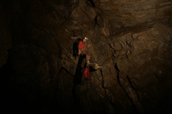 Olli ganz tiefenentspannt beim Abseilen