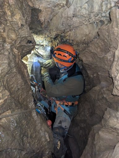 Max beim Einbau vom Seil