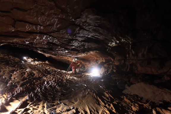 Fließfacetten am Boden 