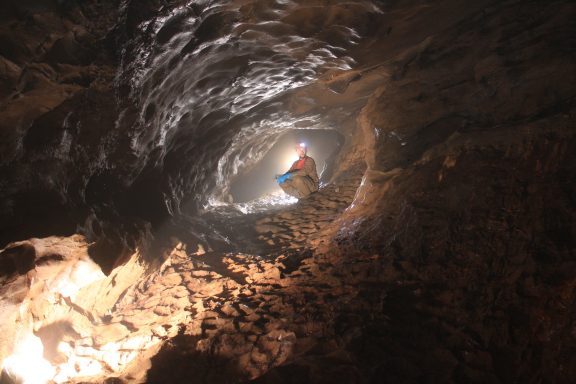 Thomas umgeben von Fließfacetten 